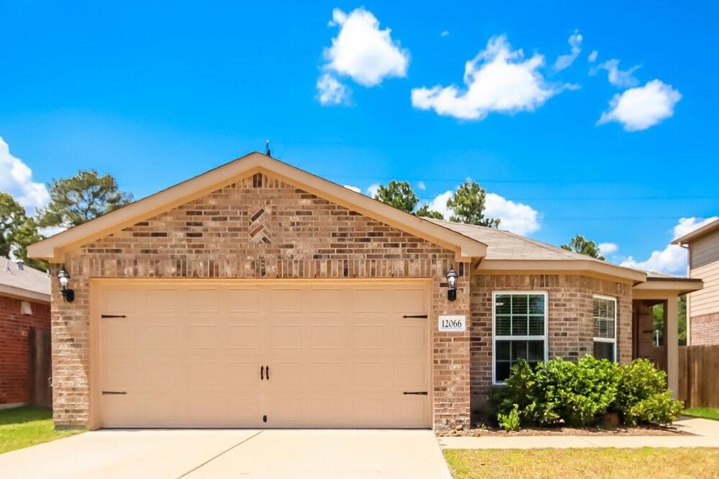 12066 Quartersawn Lane, Pinehurst, TX 77362