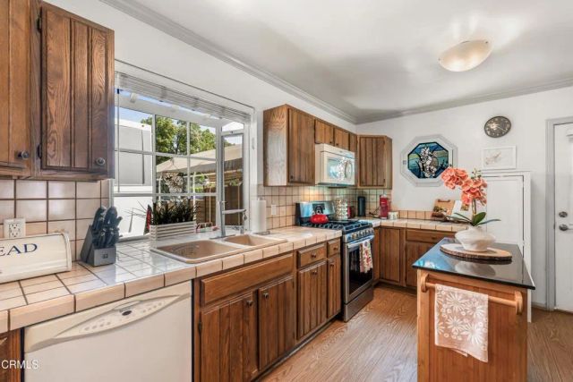 17448 Keswick Street, Northridge, CA 91325