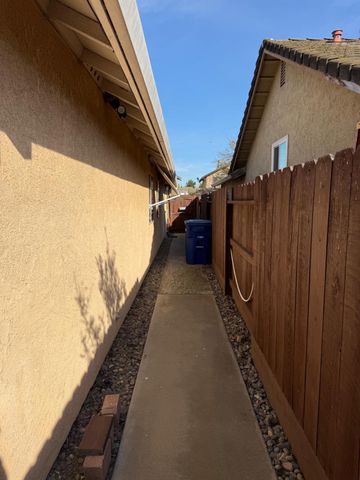 2125 Gutherie St, Modesto, CA 95358