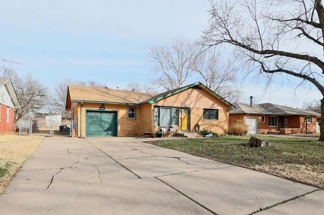 1000 N El Paso Dr, Derby, KS 67037