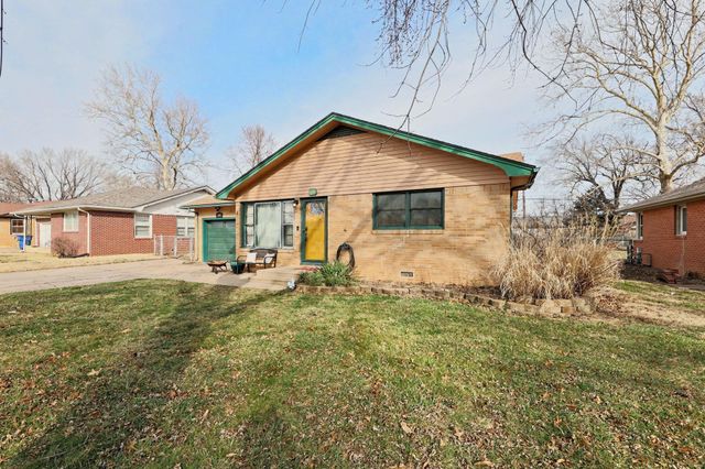 1000 N El Paso Dr, Derby, KS 67037