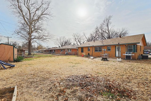 1000 N El Paso Dr, Derby, KS 67037