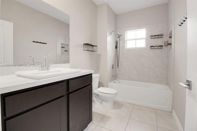 552 NE 5th Way, Florida City, FL 33034