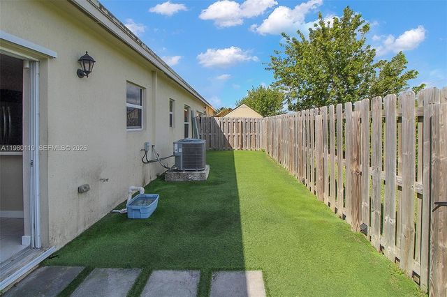 552 NE 5th Way, Florida City, FL 33034