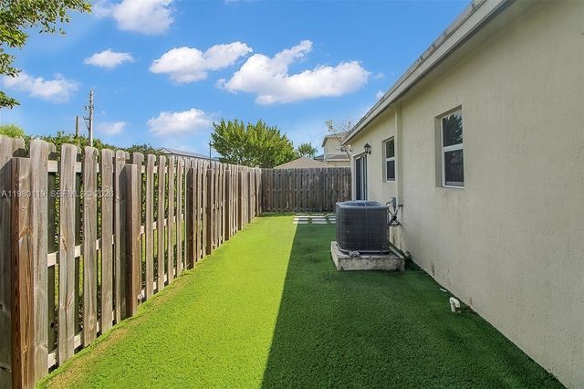 552 NE 5th Way, Florida City, FL 33034