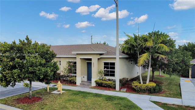 552 NE 5th Way, Florida City, FL 33034
