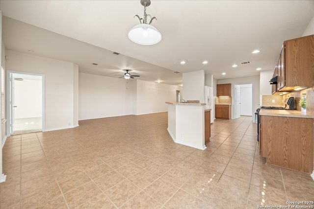 15802 Delaware, Selma, TX 78154