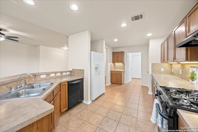 15802 Delaware, Selma, TX 78154