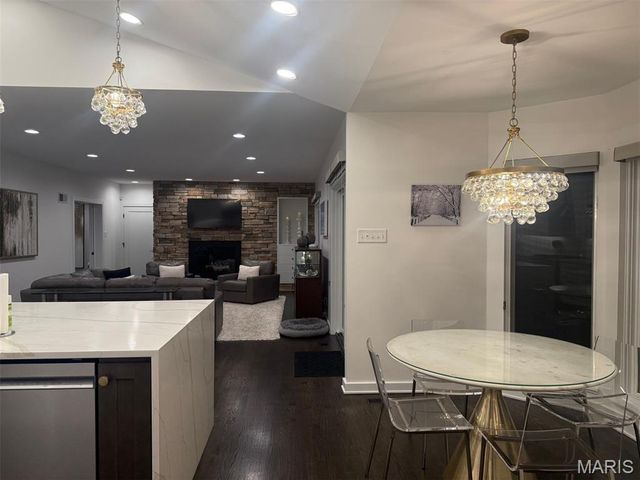 70 E Ladue Estates Drive, Creve Coeur, MO 63141