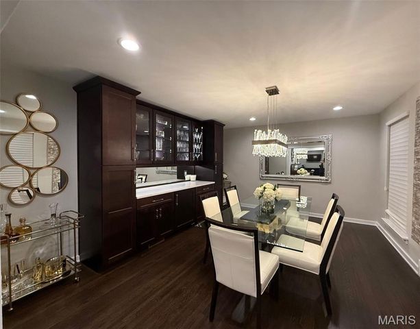 70 E Ladue Estates Drive, Creve Coeur, MO 63141