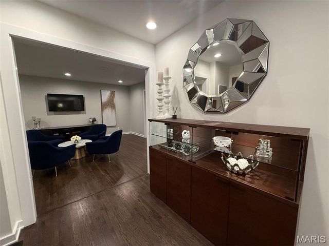 70 E Ladue Estates Drive, Creve Coeur, MO 63141