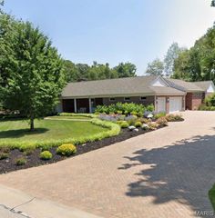 70 E Ladue Estates Drive, Creve Coeur, MO 63141