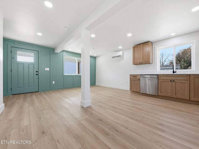 722 Virginia Ave, Harriman, TN 37748