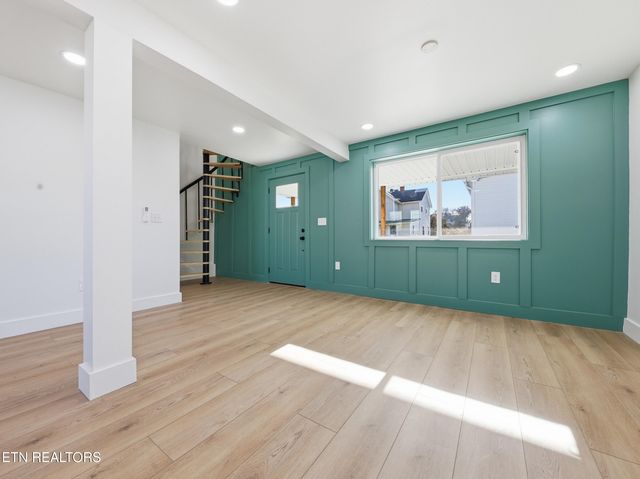 722 Virginia Ave, Harriman, TN 37748