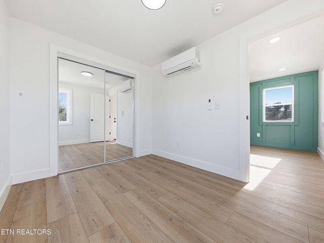 722 Virginia Ave, Harriman, TN 37748