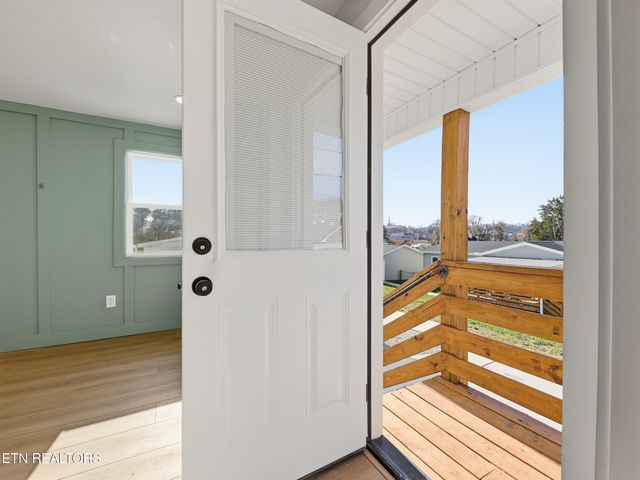 722 Virginia Ave, Harriman, TN 37748