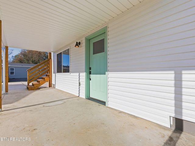 722 Virginia Ave, Harriman, TN 37748