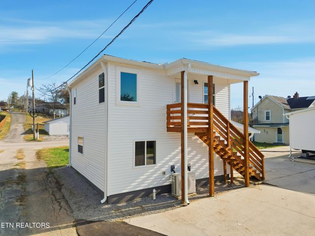 722 Virginia Ave, Harriman, TN 37748