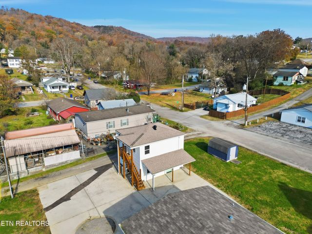 722 Virginia Ave, Harriman, TN 37748