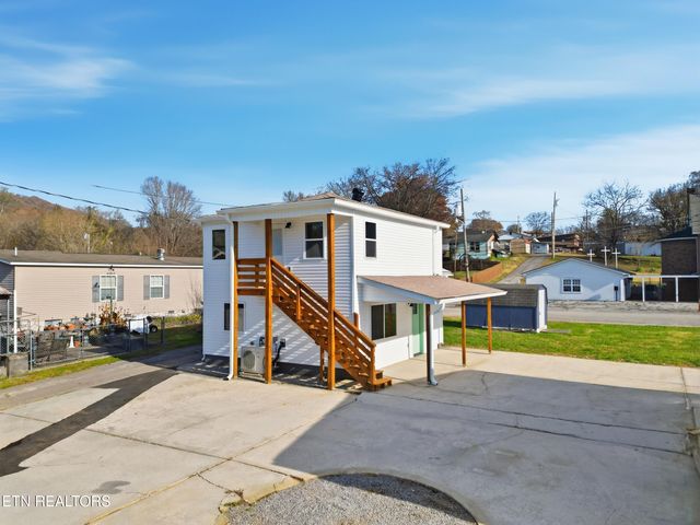 722 Virginia Ave, Harriman, TN 37748