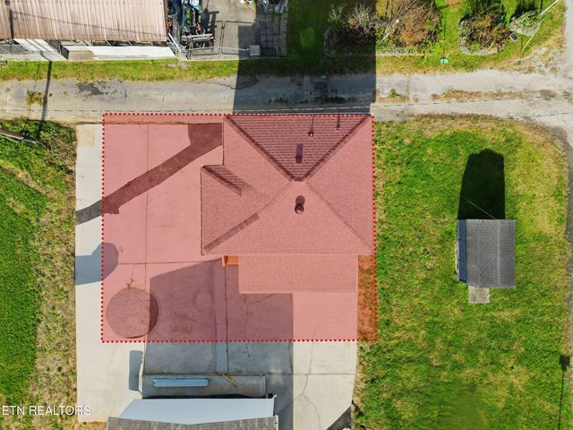 722 Virginia Ave, Harriman, TN 37748