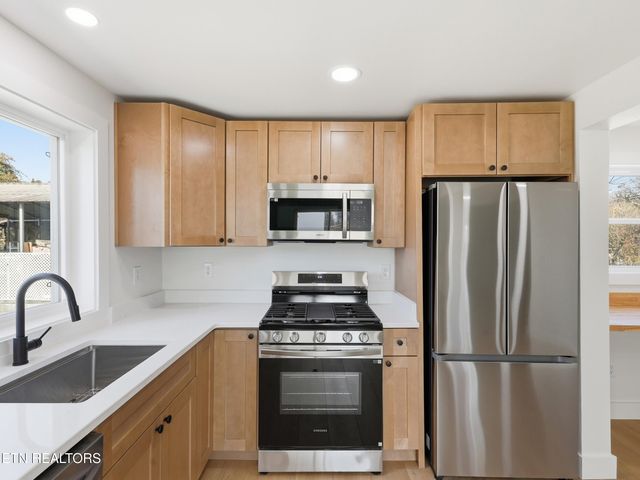 722 Virginia Ave, Harriman, TN 37748