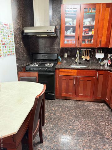 3216 137th Street 3B, Flushing, NY 11354