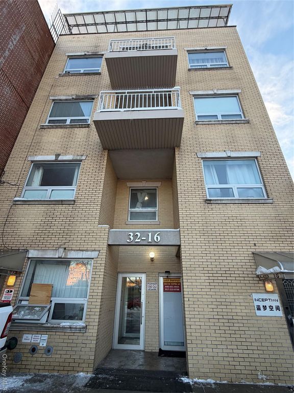 3216 137th Street 3B, Flushing, NY 11354
