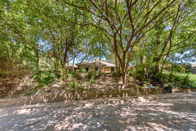 812 Cherlynne Drive, Cedar Hill, TX 75104