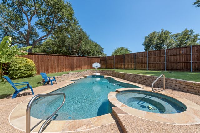 812 Cherlynne Drive, Cedar Hill, TX 75104