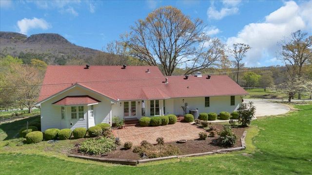 369 Sweetens Cove Road, South Pittsburg, TN 37380
