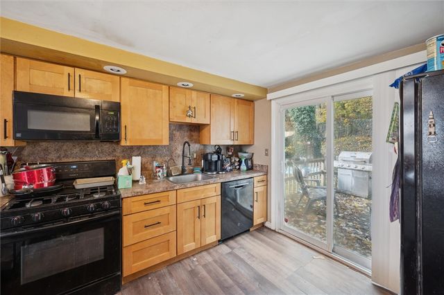 6792 Tunnelview Dr, Penn Hills, PA 15235