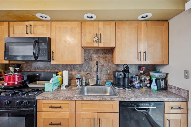 6792 Tunnelview Dr, Penn Hills, PA 15235