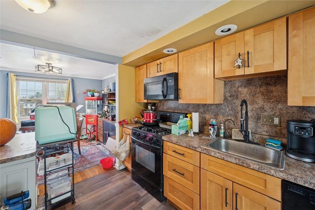 6792 Tunnelview Dr, Penn Hills, PA 15235