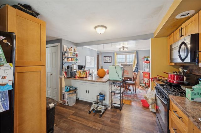 6792 Tunnelview Dr, Penn Hills, PA 15235