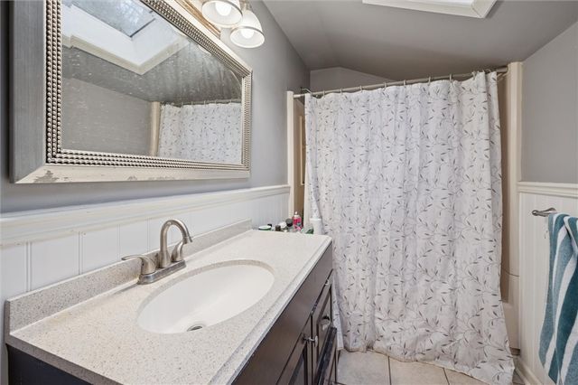 6792 Tunnelview Dr, Penn Hills, PA 15235