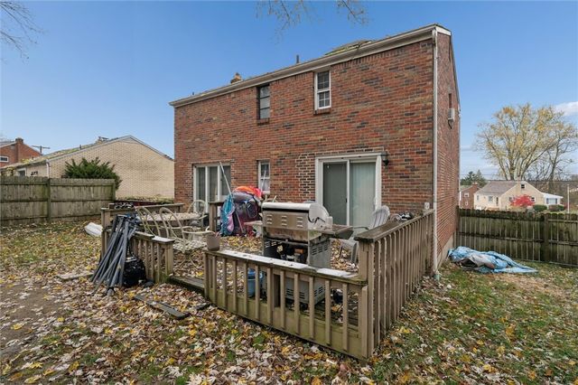 6792 Tunnelview Dr, Penn Hills, PA 15235