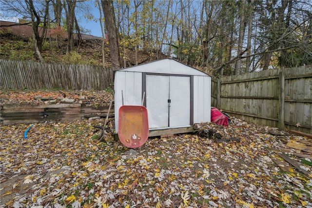 6792 Tunnelview Dr, Penn Hills, PA 15235