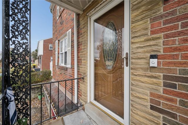 6792 Tunnelview Dr, Penn Hills, PA 15235