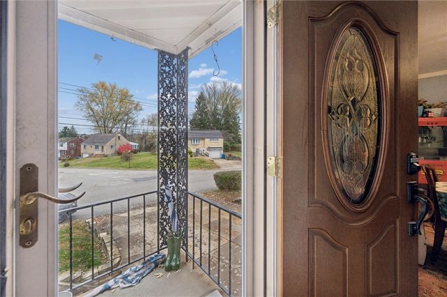 6792 Tunnelview Dr, Penn Hills, PA 15235