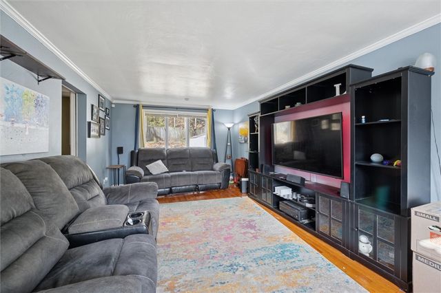 6792 Tunnelview Dr, Penn Hills, PA 15235