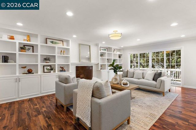 358 El Toyonal, Orinda, CA 94563