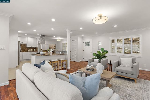 358 El Toyonal, Orinda, CA 94563