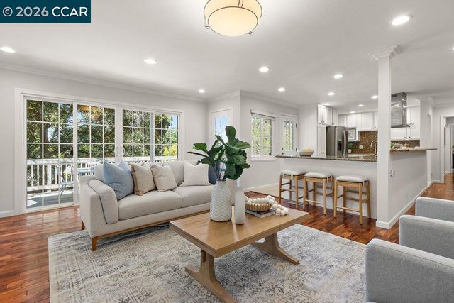 358 El Toyonal, Orinda, CA 94563