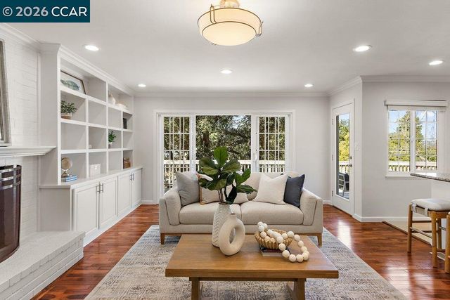 358 El Toyonal, Orinda, CA 94563