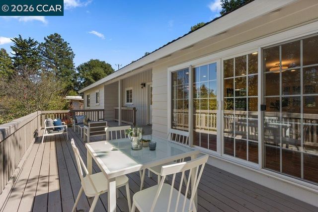 358 El Toyonal, Orinda, CA 94563