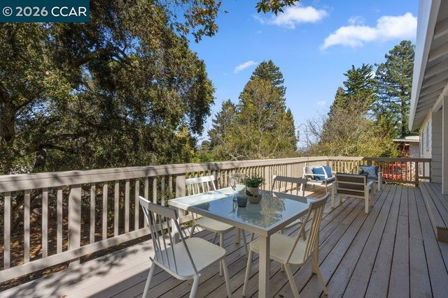 358 El Toyonal, Orinda, CA 94563