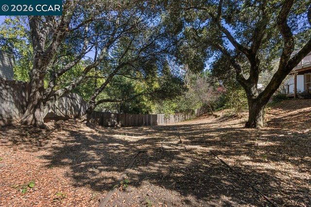 358 El Toyonal, Orinda, CA 94563