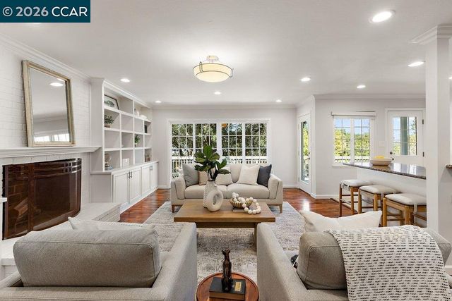 358 El Toyonal, Orinda, CA 94563