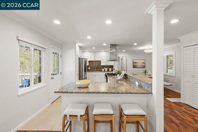 358 El Toyonal, Orinda, CA 94563